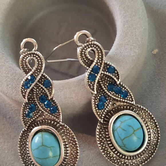 Jewelry - Brand New Beautiful Turquoise Earrings and Neckless